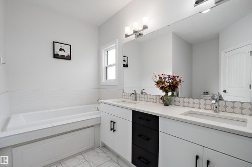 5211 23A Avenue, Edmonton, AB - Indoor Photo Showing Bathroom