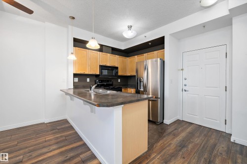 1-208 4245 139 Avenue, Edmonton, AB - Indoor Photo Showing Kitchen