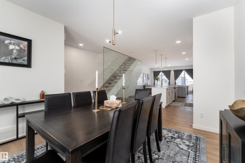 427 39 Street, Edmonton, AB - Indoor Photo Showing Dining Room