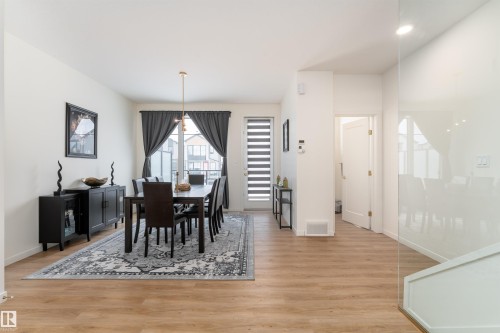 427 39 Street, Edmonton, AB - Indoor Photo Showing Dining Room