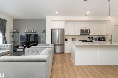 427 39 Street, Edmonton, AB - Indoor Photo Showing Other Room