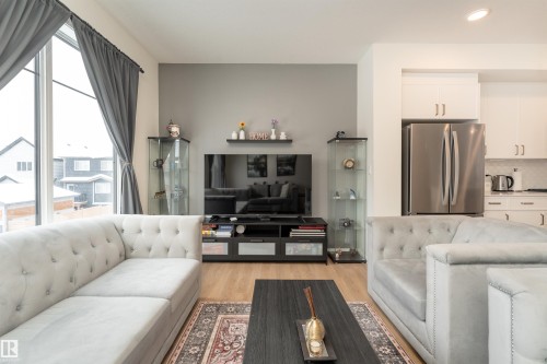 427 39 Street, Edmonton, AB - Indoor Photo Showing Living Room