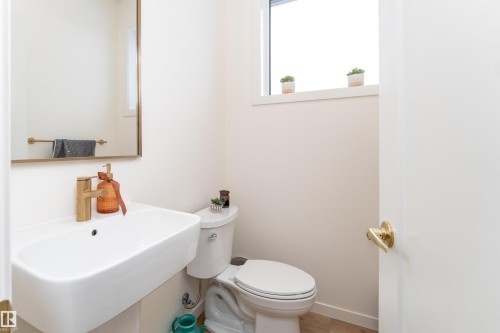 427 39 Street, Edmonton, AB - Indoor Photo Showing Bathroom