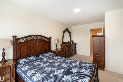 427 39 Street, Edmonton, AB - Indoor Photo Showing Bedroom