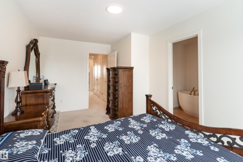 427 39 Street, Edmonton, AB - Indoor Photo Showing Bedroom