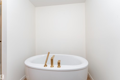 427 39 Street, Edmonton, AB - Indoor Photo Showing Bathroom