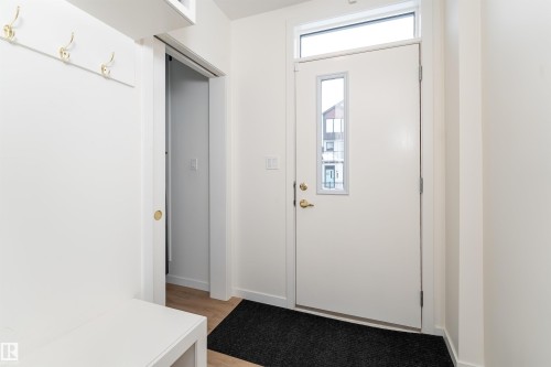 427 39 Street, Edmonton, AB - Indoor Photo Showing Other Room