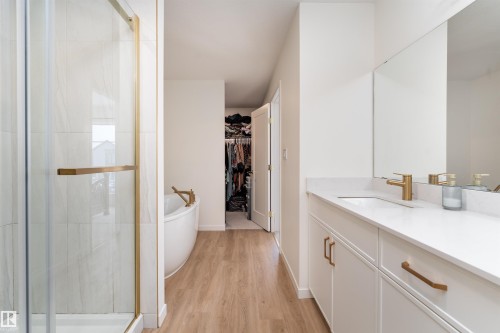 427 39 Street, Edmonton, AB - Indoor Photo Showing Bathroom