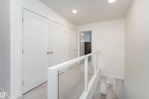 427 39 Street, Edmonton, AB - Indoor Photo Showing Other Room