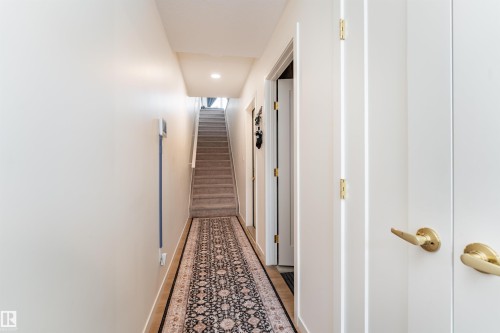 427 39 Street, Edmonton, AB - Indoor Photo Showing Other Room