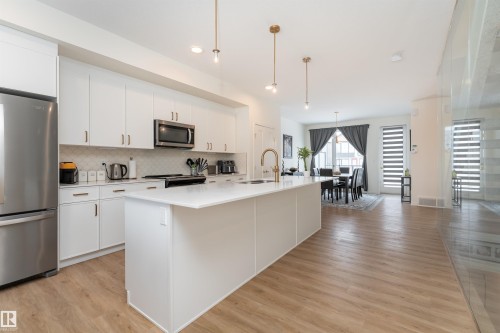427 39 Street, Edmonton, AB - Indoor Photo Showing Kitchen With Stainless Steel Kitchen With Upgraded Kitchen