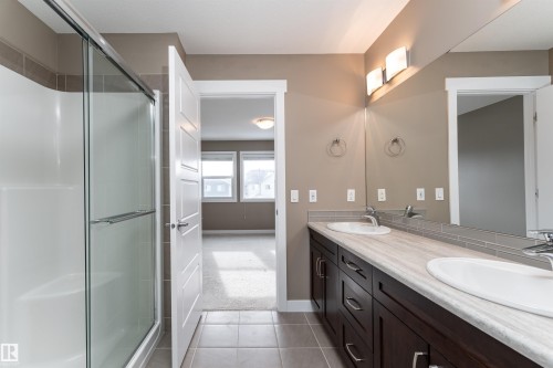4217 Prowse Way, Edmonton, AB - Indoor Photo Showing Bathroom