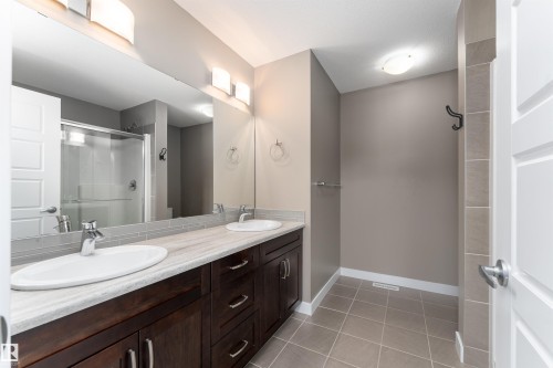 4217 Prowse Way, Edmonton, AB - Indoor Photo Showing Bathroom