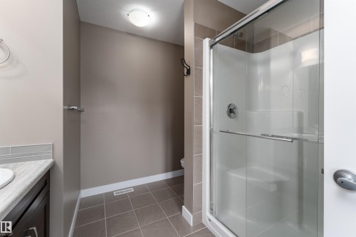 4217 Prowse Way, Edmonton, AB - Indoor Photo Showing Bathroom