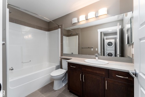 4217 Prowse Way, Edmonton, AB - Indoor Photo Showing Bathroom