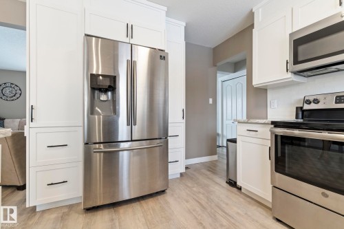 12116 148 Avenue, Edmonton, AB - Indoor Photo Showing Kitchen