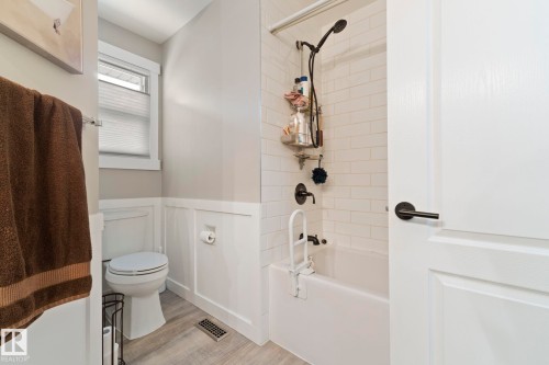 12116 148 Avenue, Edmonton, AB - Indoor Photo Showing Bathroom