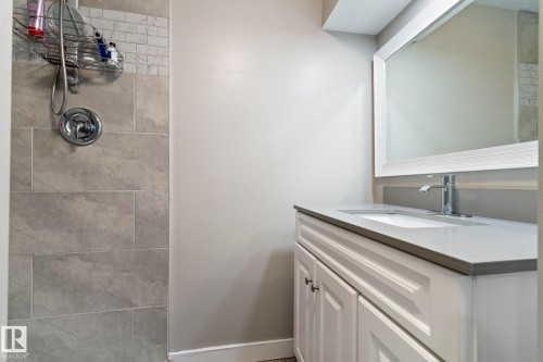 12116 148 Avenue, Edmonton, AB - Indoor Photo Showing Bathroom
