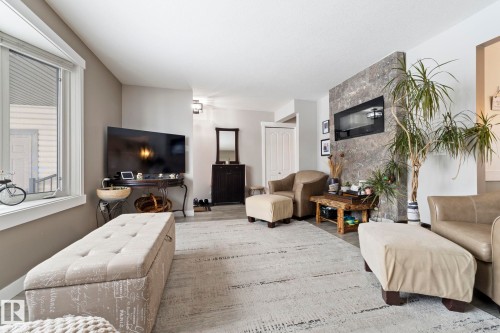 12116 148 Avenue, Edmonton, AB - Indoor Photo Showing Living Room
