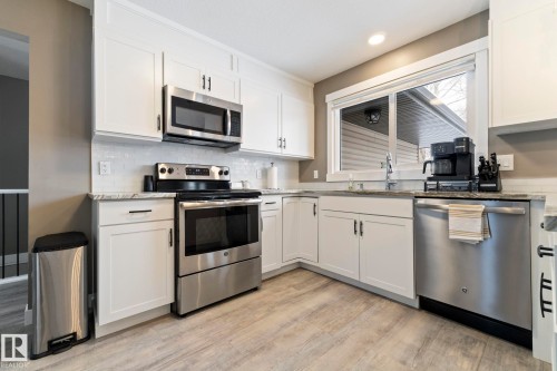 12116 148 Avenue, Edmonton, AB - Indoor Photo Showing Kitchen With Upgraded Kitchen