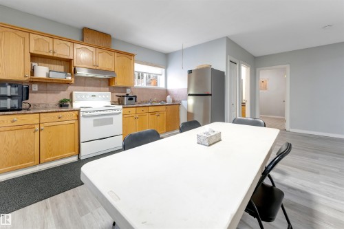 3139 34B Avenue, Edmonton, AB - Indoor Photo Showing Kitchen