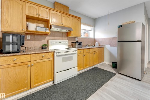 3139 34B Avenue, Edmonton, AB - Indoor Photo Showing Kitchen