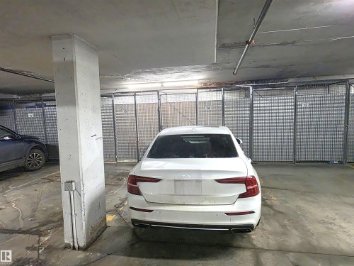 117 160 Magrath Road, Edmonton, AB - Indoor Photo Showing Garage