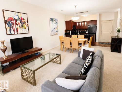 117 160 Magrath Road, Edmonton, AB - Indoor Photo Showing Living Room
