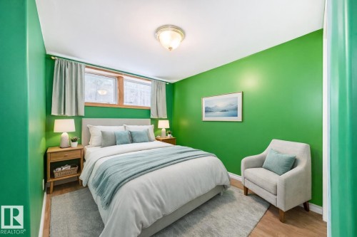 9823 75 Avenue, Edmonton, AB - Indoor Photo Showing Bedroom