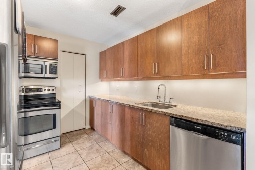 2324 151 Avenue, Edmonton, AB - Indoor Photo Showing Kitchen