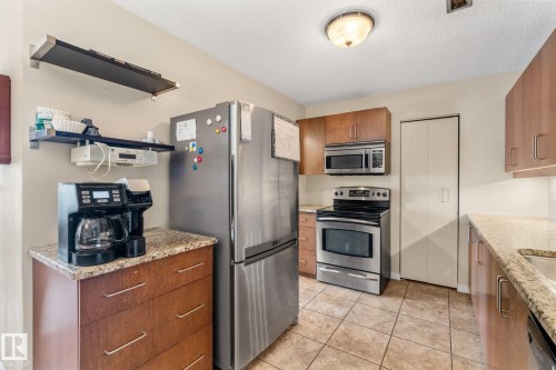 2324 151 Avenue, Edmonton, AB - Indoor Photo Showing Kitchen