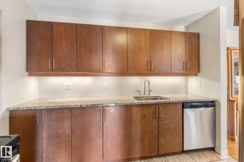 2324 151 Avenue, Edmonton, AB - Indoor Photo Showing Kitchen
