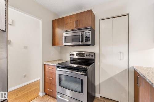 2324 151 Avenue, Edmonton, AB - Indoor Photo Showing Kitchen