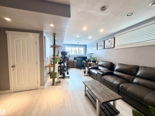 29 Walters Court, Leduc, AB - Indoor Photo Showing Living Room