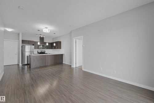 405 812 Welsh Drive, Edmonton, AB - Indoor Photo Showing Kitchen