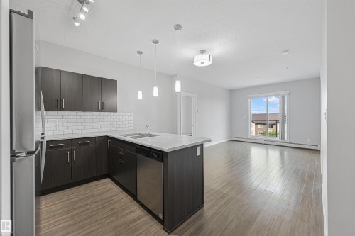 405 812 Welsh Drive, Edmonton, AB - Indoor Photo Showing Kitchen With Stainless Steel Kitchen With Upgraded Kitchen