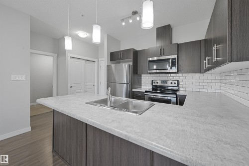 405 812 Welsh Drive, Edmonton, AB - Indoor Photo Showing Kitchen With Stainless Steel Kitchen With Double Sink With Upgraded Kitchen