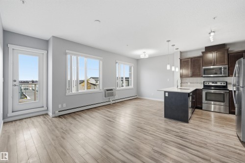 414 812 Welsh Drive, Edmonton, AB - Indoor Photo Showing Kitchen With Stainless Steel Kitchen With Upgraded Kitchen