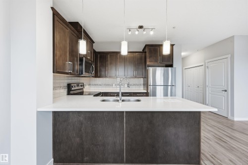 414 812 Welsh Drive, Edmonton, AB - Indoor Photo Showing Kitchen With Stainless Steel Kitchen With Double Sink With Upgraded Kitchen