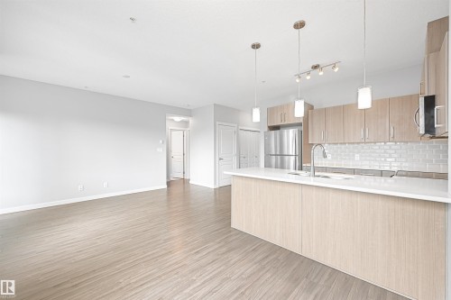 310 812 Welsh Drive, Edmonton, AB - Indoor Photo Showing Kitchen With Upgraded Kitchen