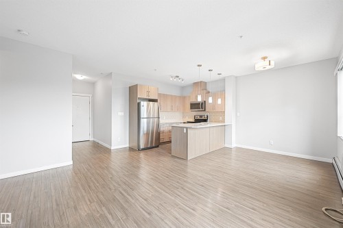 310 812 Welsh Drive, Edmonton, AB - Indoor Photo Showing Kitchen