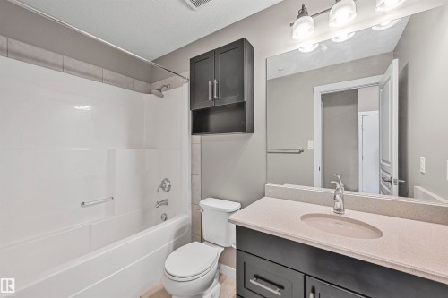 108 812 Welsh Drive, Edmonton, AB - Indoor Photo Showing Bathroom