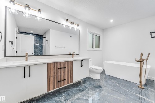 136 Creekside Lane, Leduc, AB - Indoor Photo Showing Bathroom