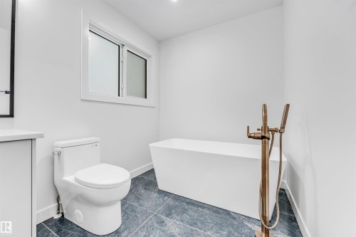 136 Creekside Lane, Leduc, AB - Indoor Photo Showing Bathroom