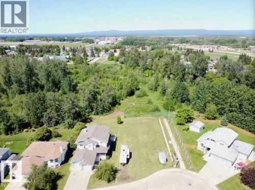 Aerial view of residential area - 21 Springwood Drive Ne, Slave Lake, AB 