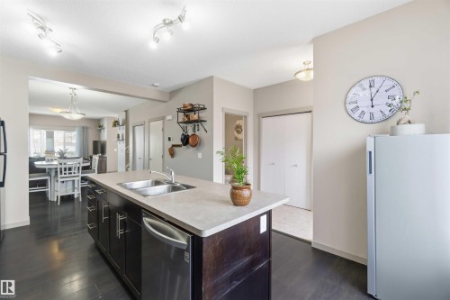 109 Santana Crescent, Fort Saskatchewan, AB - Indoor Photo Showing Kitchen With Double Sink