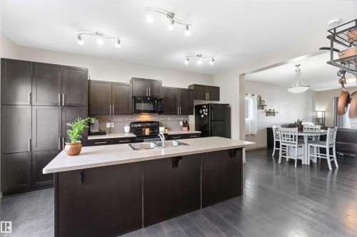 109 Santana Crescent, Fort Saskatchewan, AB - Indoor Photo Showing Kitchen With Double Sink