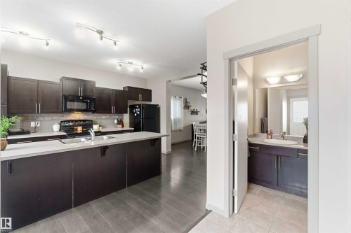 109 Santana Crescent, Fort Saskatchewan, AB - Indoor Photo Showing Kitchen