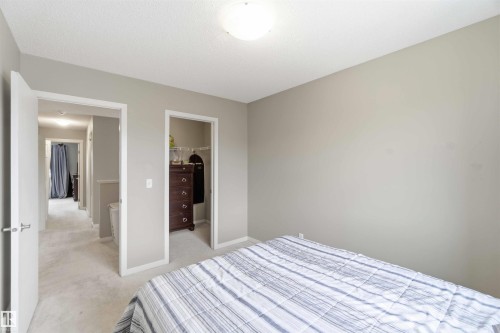 109 Santana Crescent, Fort Saskatchewan, AB - Indoor Photo Showing Bedroom