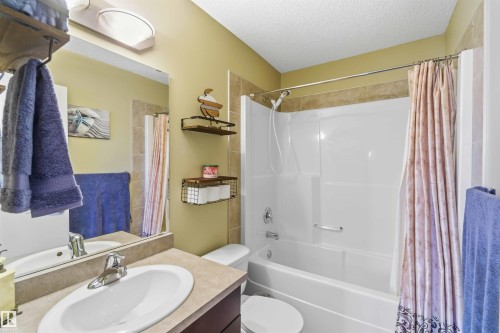 109 Santana Crescent, Fort Saskatchewan, AB - Indoor Photo Showing Bathroom